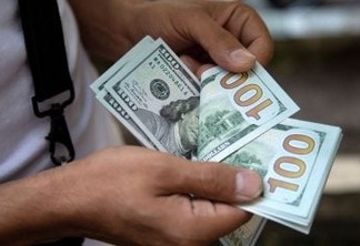 Dólar aproxima-se de R$ 5,40 e fecha no maior valor desde novembro