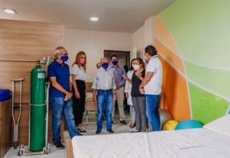 Cícero Lucena e presidente da Caixa visitam Hospital Laureano e avaliam formas de apoio à instituição
