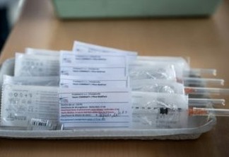 Jornal afirma que Saúde ignora parecer e país já poderia ter recebido 20 milhões de seringas