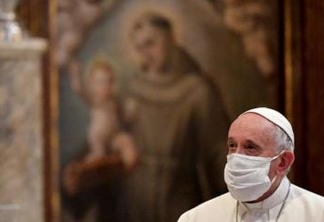 Papa Francisco faz primeira aparição pública após apresentar problemas de saúde
