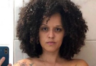 NUDES: Cantora paraibana publica poema com foto fazendo topless