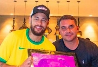 Fãs “cancelam” Neymar após foto com Flávio Bolsonaro no Rio