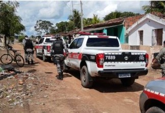 Polícia Militar prende suspeitos com arma e drogas em Santa Rita