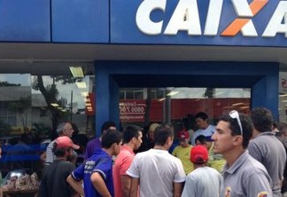 Funcionários da Caixa Econômica Federal fazem greve de 24 horas nesta terça-feira (27) na Paraíba