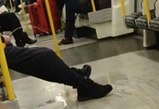 Homem é flagrado urinando dentro do metrô; VEJA VÍDEO