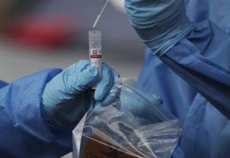 COVID-19: China passa a usar testes retais para detectar o vírus, informa TV estatal