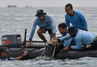 Caixas-pretas do Boeing que caiu na Indonésia são encontradas