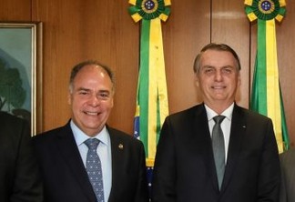 Após conversa com Bolsonaro, líder do governo desiste de ser candidato à presidência do Senado