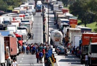 Caminhoneiros ignoram pedido de Bolsonaro e garantem greve