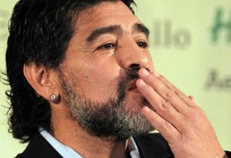 'Poeta no campo e um homem muito frágil', diz papa Francisco sobre Maradona