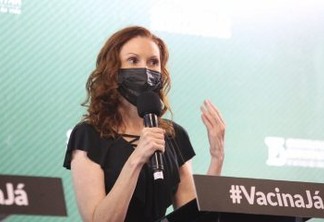 Natalia Pasternak durante coletiva do governo de São Paulo sobre eficácia da vacina