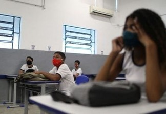 Students attend a class at Aplicacao Carioca Coelho Neto municipal school as some schools continue with the gradual reopening, amid the coronavirus disease (COVID-19) outbreak, in Rio de Janeiro, Brazil November 24, 2020. REUTERS/Pilar Olivares