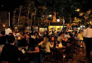 Natal decreta fechamento de bares e restaurantes às 22h, proíbe venda de bebidas alcoólicas à noite e determina 'trabalho remoto'