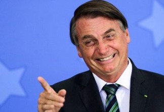 Jair Bolsonaro se diz "imbrochável" e afirma que esportes leva jovens pra direita