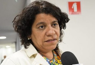 Diretora de escola pública, tenta expulsar a Deputada Estela Bezerra durante palestra em João Pessoa - VEJA O VÍDEO
