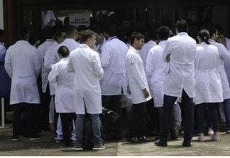 CONDUTA QUESTIONADA: Médicos e cientistas protocolam pedido de impeachment de Bolsonaro