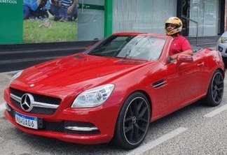 Empresário paraibano viraliza após comprar carro de luxo e não caber no veículo: "Era um sonho" - VEJA VÍDEO