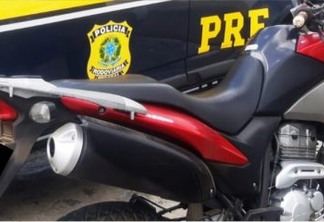 PRF na Paraíba recupera motocicleta roubada em Recife e que circulava clonada na Capital Paraibana