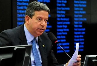 Lira convoca reunião do comando da Câmara para discutir prisão de Daniel Silveira