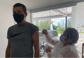 Coveiros e agentes funerários são vacinados contra Covid-19 em Campina Grande