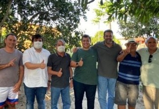 Eduardo Carneiro se reúne com ex-prefeito Roberto Feliciano em Sapé e lideranças locais para debater parcerias e demandas para região