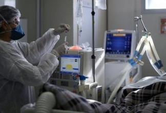 Quase 80% dos pacientes que foram intubados no Brasil em 2020 morreram