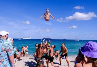 CAOS E DESORDEM: Miami decreta estado de emergência e fecha comércio contra praias lotadas e aglomerações
