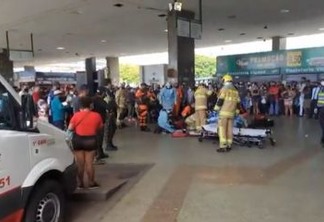 Bombeiros salvam mulher com parada cardíaca; Equipe foi aplaudida por populares
