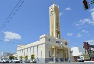 Bispo de Patos envia carta às Câmaras municipais afirmando ser contra tornar igreja atividade essencial