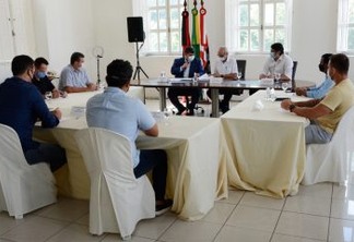 Mesa Diretora da CMJP se reúne com prefeito Cicero Lucena no Paço Municipal