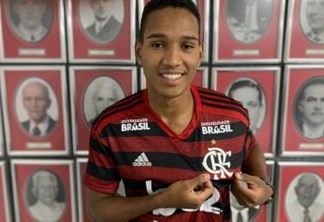 ELE FICA! Prestes a ser emprestado ao Cuiabá, Flamengo decide manter João Lucas no time