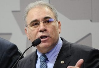 Marcelo Queiroga chega ao Ministério para reunião com Pazuello; ministro chamou a atenção por conta da aglomeração