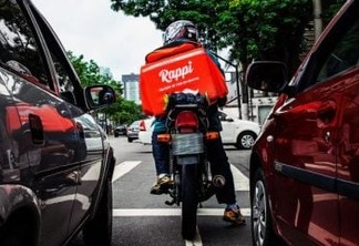 João Azevêdo anuncia que motoboys que trabalham com delivery terão habilitação gratuita na Paraíba