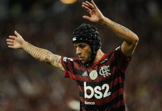 Flamengo alega 'indefinições financeiras' e oficializa desistência de Rafinha