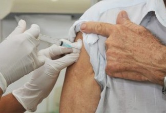IMUNIZAÇÃO: idosos a partir de 74 anos são vacinados contra a covid-19 neste sábado em João Pessoa