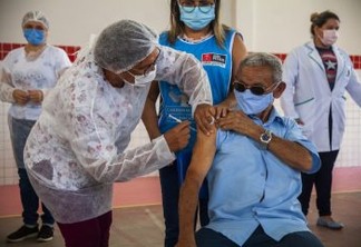 Idosos a partir de 76 anos serão vacinados contra a covid-19 nesta quinta-feira em João Pessoa; confira os locais