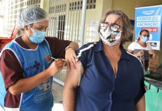 Idosos a partir de 71 anos são vacinados contra a Covid-19 em João Pessoa