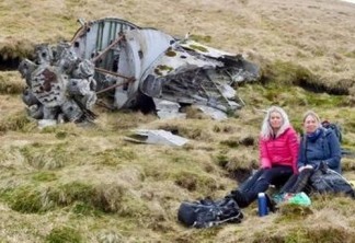 Durante caminhada, amigas acham partes de avião que 'caiu 73 anos atrás'