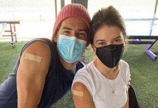 Alexandre Pato e a mulher, Rebecca Abravanel, são vacinados contra a covid-19 nos EUA