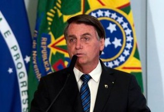 Bolsonaro critica Barroso e diz que o Brasil é um "barril de pólvora"