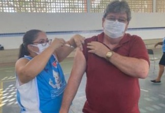 Governador João Azevedo recebe 2ª dose de vacina contra a Covid-19
