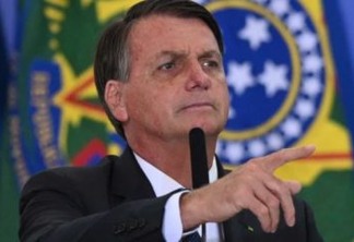 Bolsonaro volta a falar em "meu exército", após mudanças nas Forças Armadas