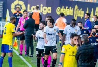Valencia abandona campo após suposto insulto racista contra jogador francês