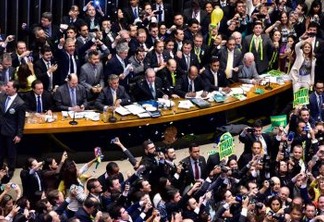 ‘TCHAU, QUERIDA’: em livro, Cunha lembra euforia após voto de paraibanos no impeachment de Dilma