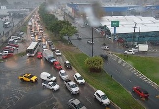 ALERTA: Fortes chuvas deixam trânsito intenso em várias ruas de João Pessoa; confira