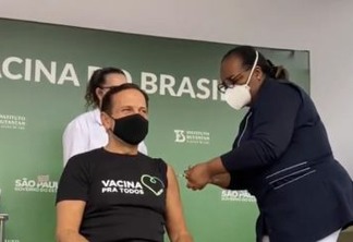 Doria é vacinado em São Paulo por 1ª brasileira a ser vacinada, Monica Calazans