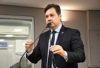 ALPB aprova projeto de Júnior Araújo que permite acesso de profissionais de saúde as escolas na Paraíba