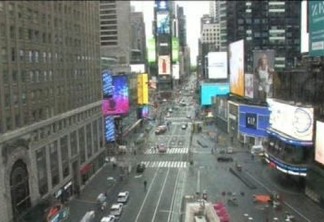 Mulher e criança são baleadas em tiroteio na Time Square, em NY