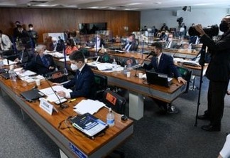 "Exoneração de servidor aponta para existência de esquema de corrupção", avalia senador da CPI