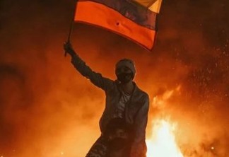 "GOVERNO MATANDO O POVO": Colômbia tem madrugada marcada por protestos; em pânico manifestantes falam em "massacre" - VEJA VÍDEO